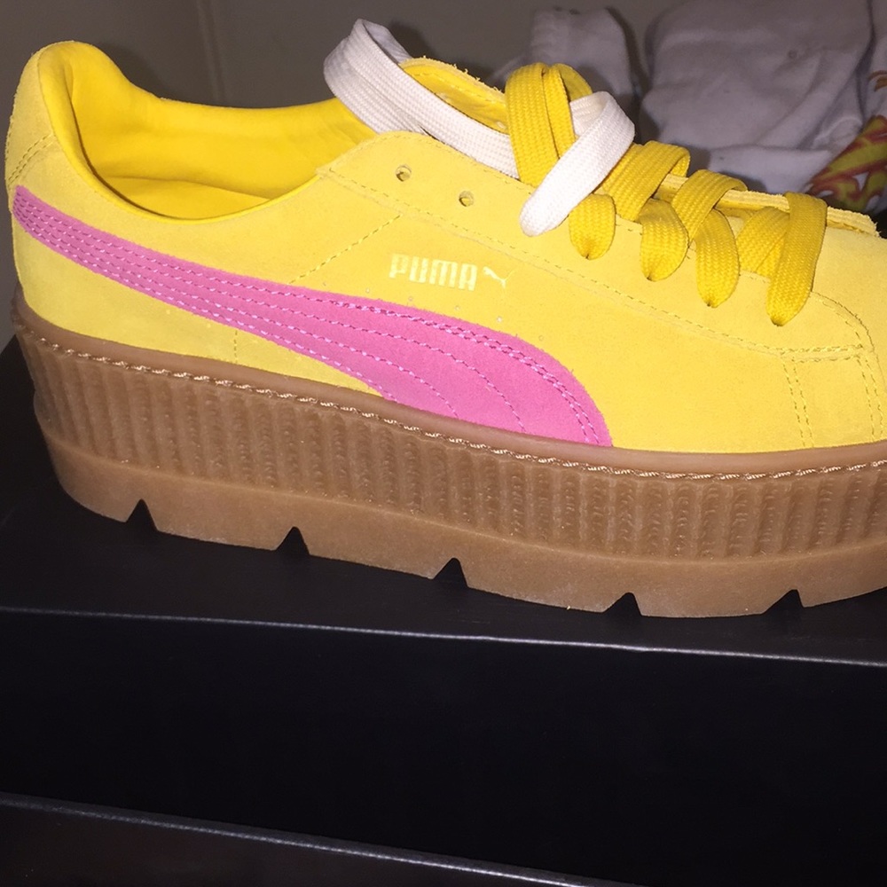 Rihanna pumas
